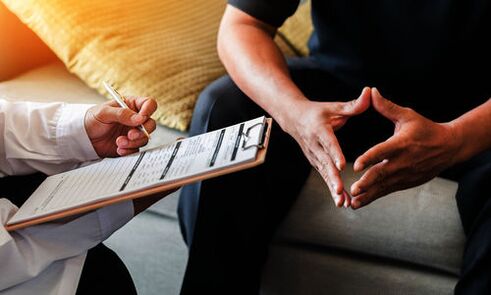 Antes de iniciar o tratamento da prostatite, é necessária uma consulta com um urologista.